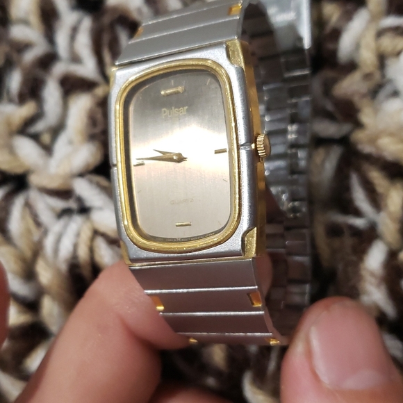 Vintage 1980s Pulsar 2 tone quartz watch V250-5220 - Picture 7 of 7